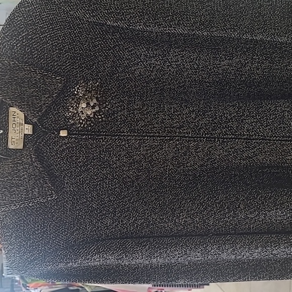 St John Knit - Picture 4 of 4